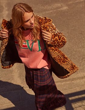 <span>SHOP</span> sweatshirts