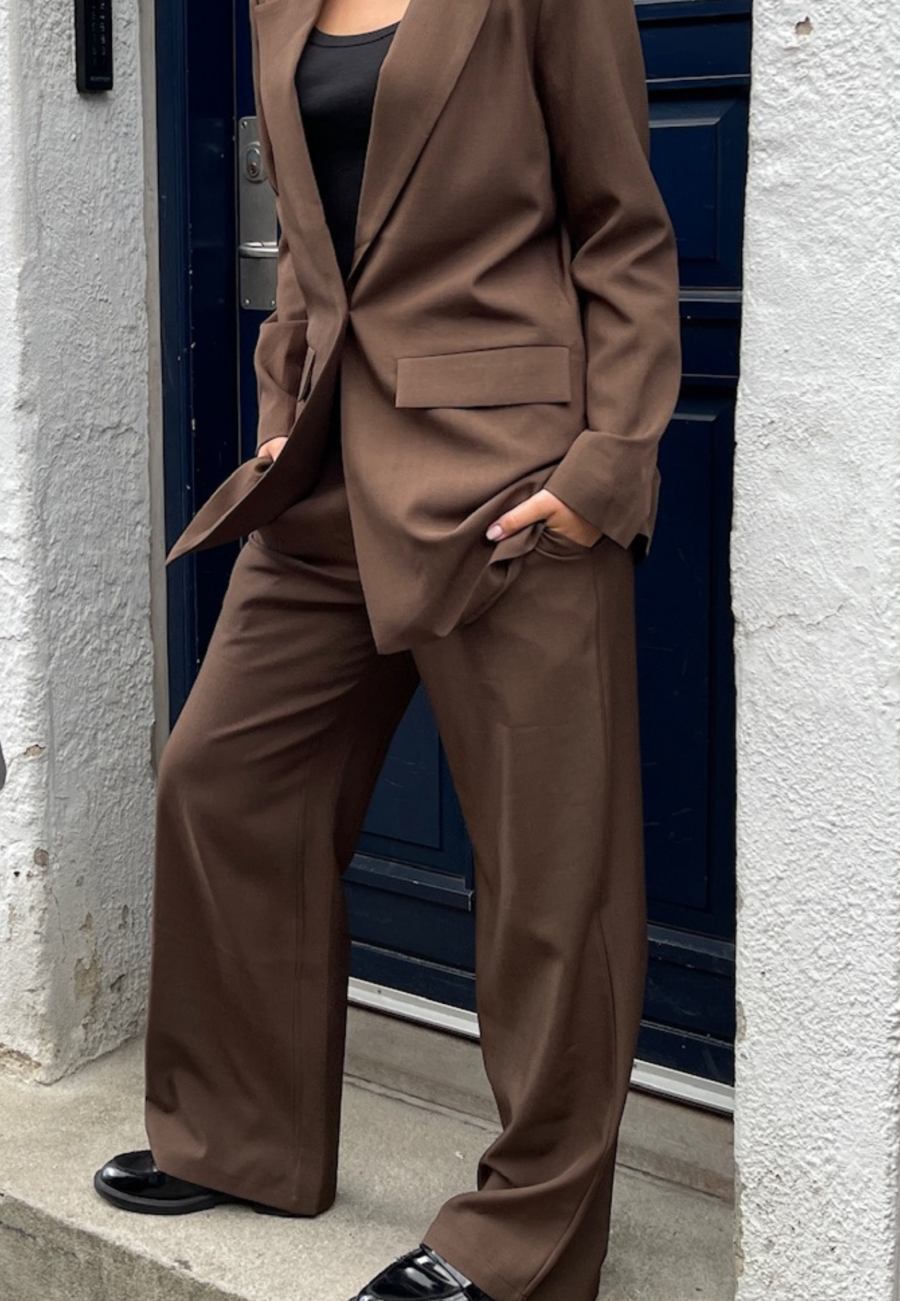 SISTERS POINT - VIKSA-PA SISTERS POINT - VIKSA-PA