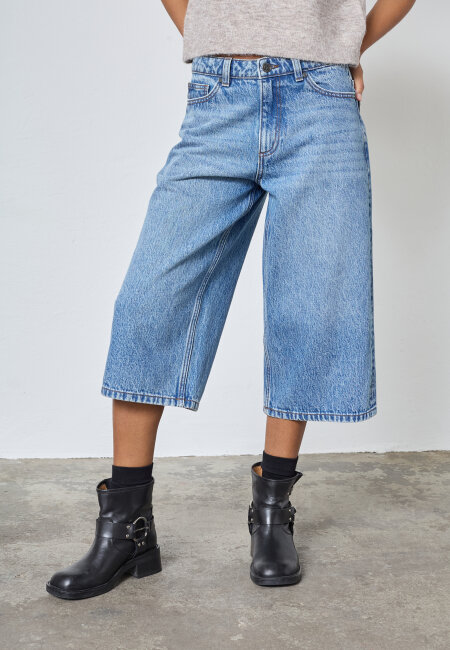 SISTERS POINT - OLINA-JE SISTERS POINT - OLINA-JE