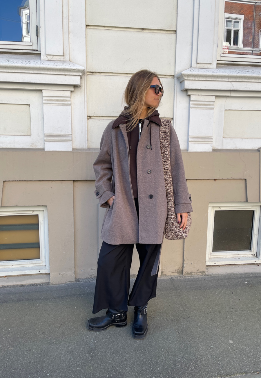 SISTERS POINT - CALEB-MIDI