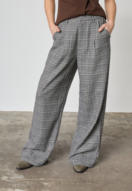 SISTERS POINT - GREAT-PA4 SISTERS POINT - GREAT-PA4