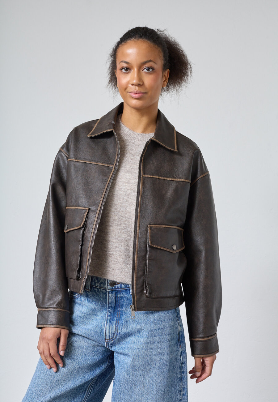 SISTERS POINT - LORO-JA