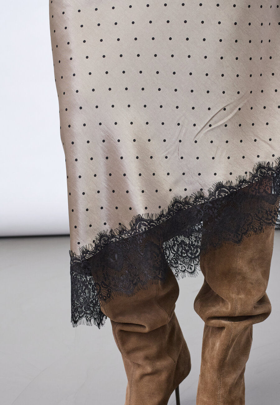 SISTERS POINT - VALERIE-SK