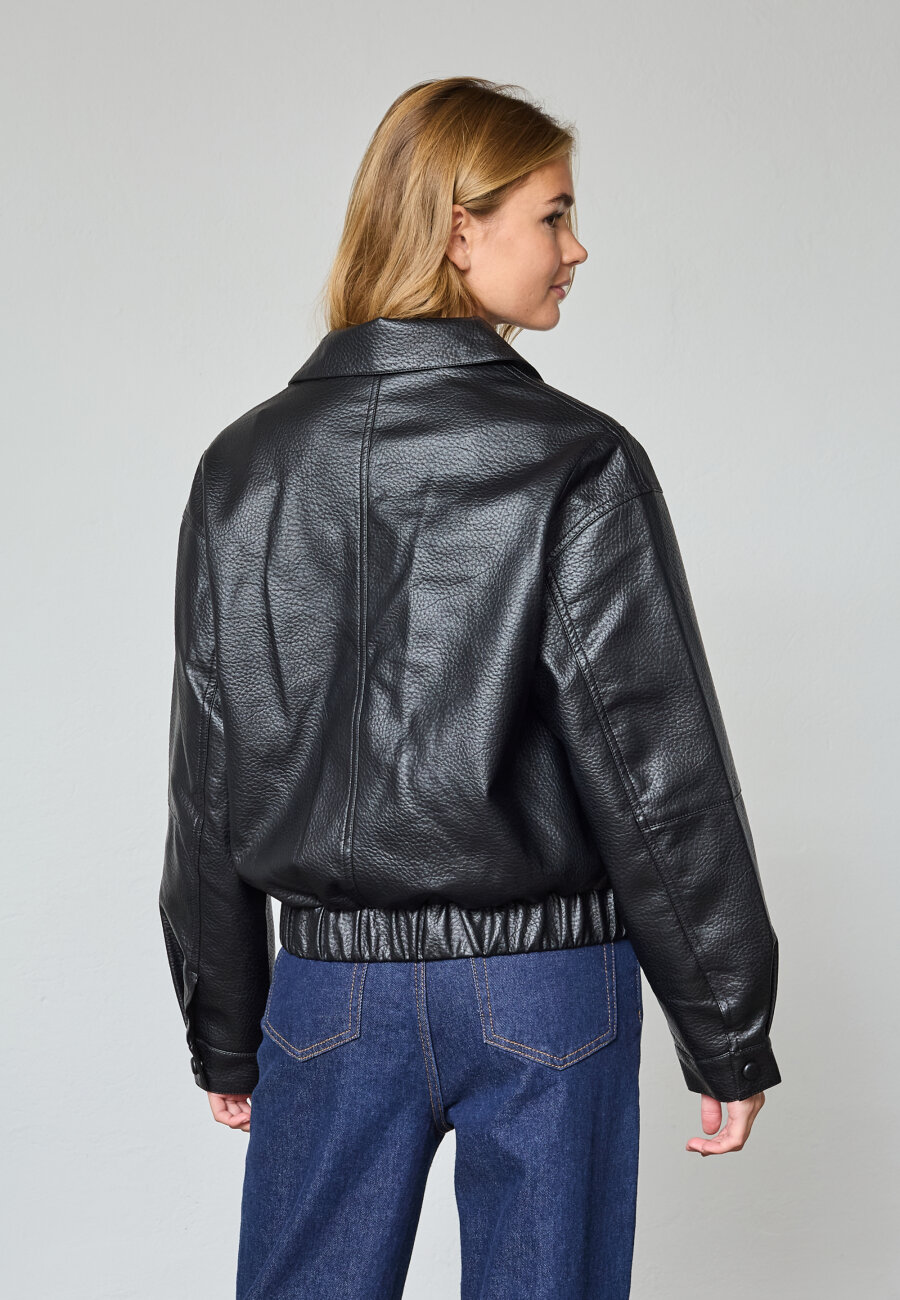 SISTERS POINT - LETI-JA