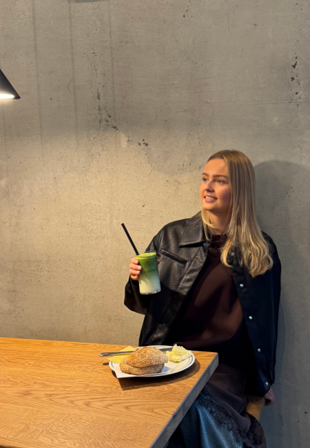 SISTERS POINT - LETI-JA