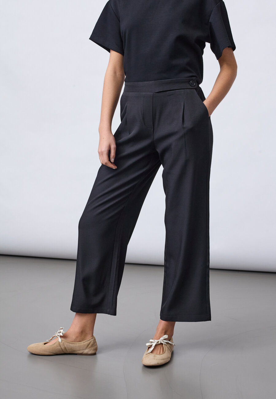 SISTERS POINT - VIKSA-PA.CROP