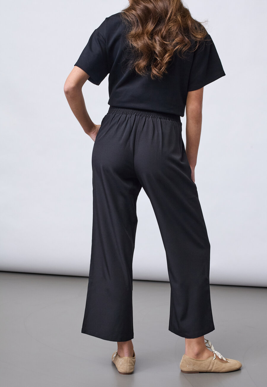 SISTERS POINT - VIKSA-PA.CROP