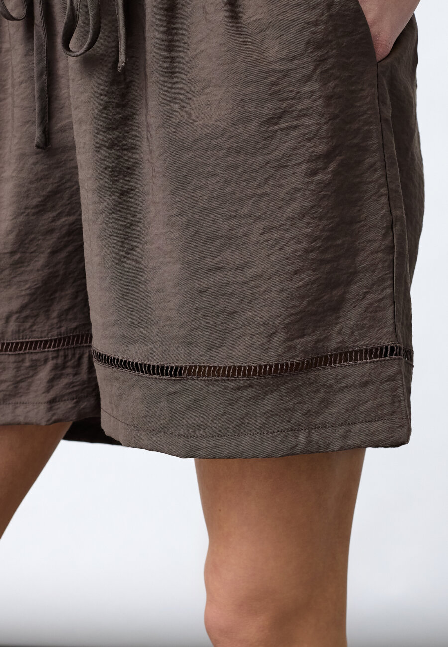 SISTERS POINT - ELLA-SHO17